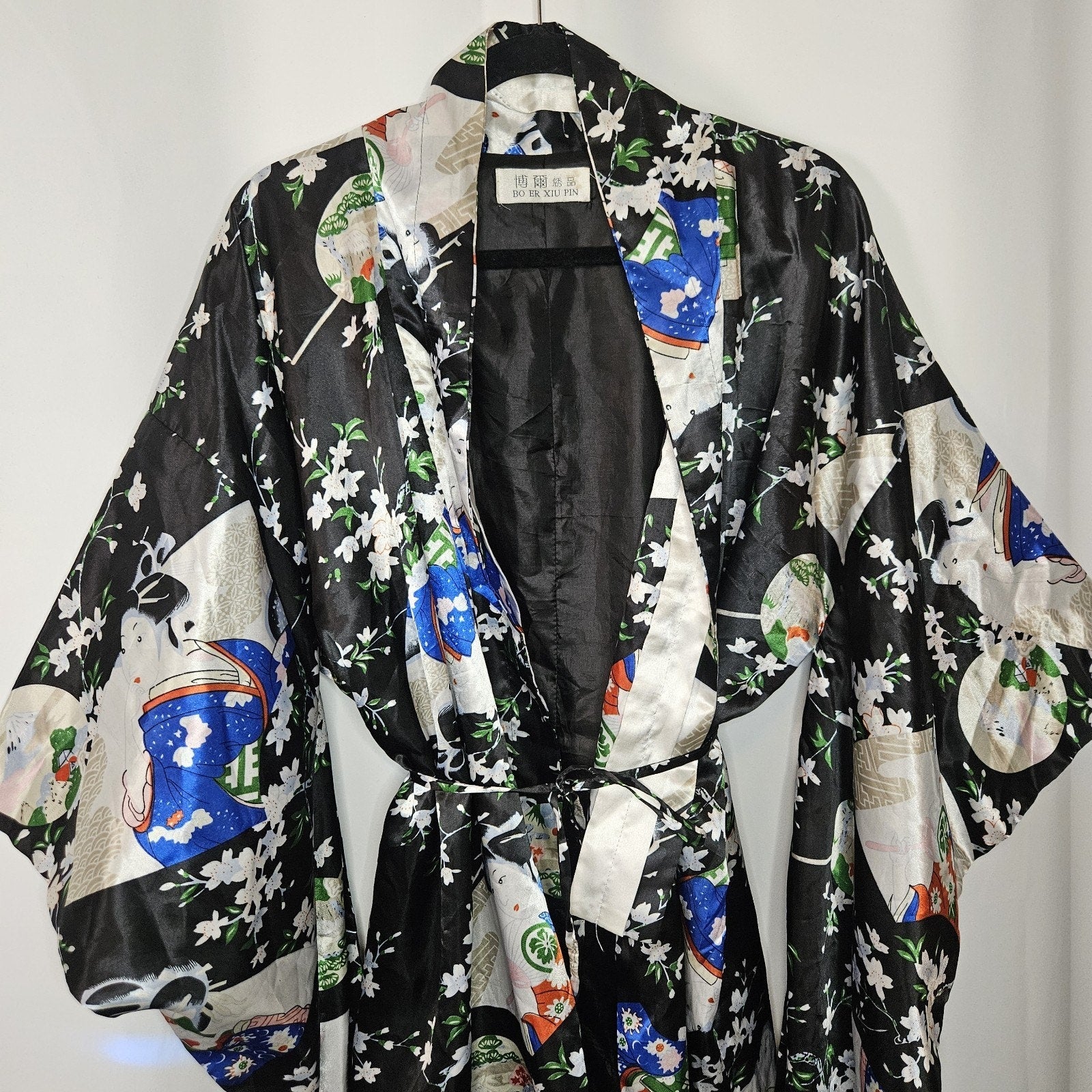 Vintage 80s Bo Er Xiu Pin Black and White Satin Geisha Print Kimono Robe