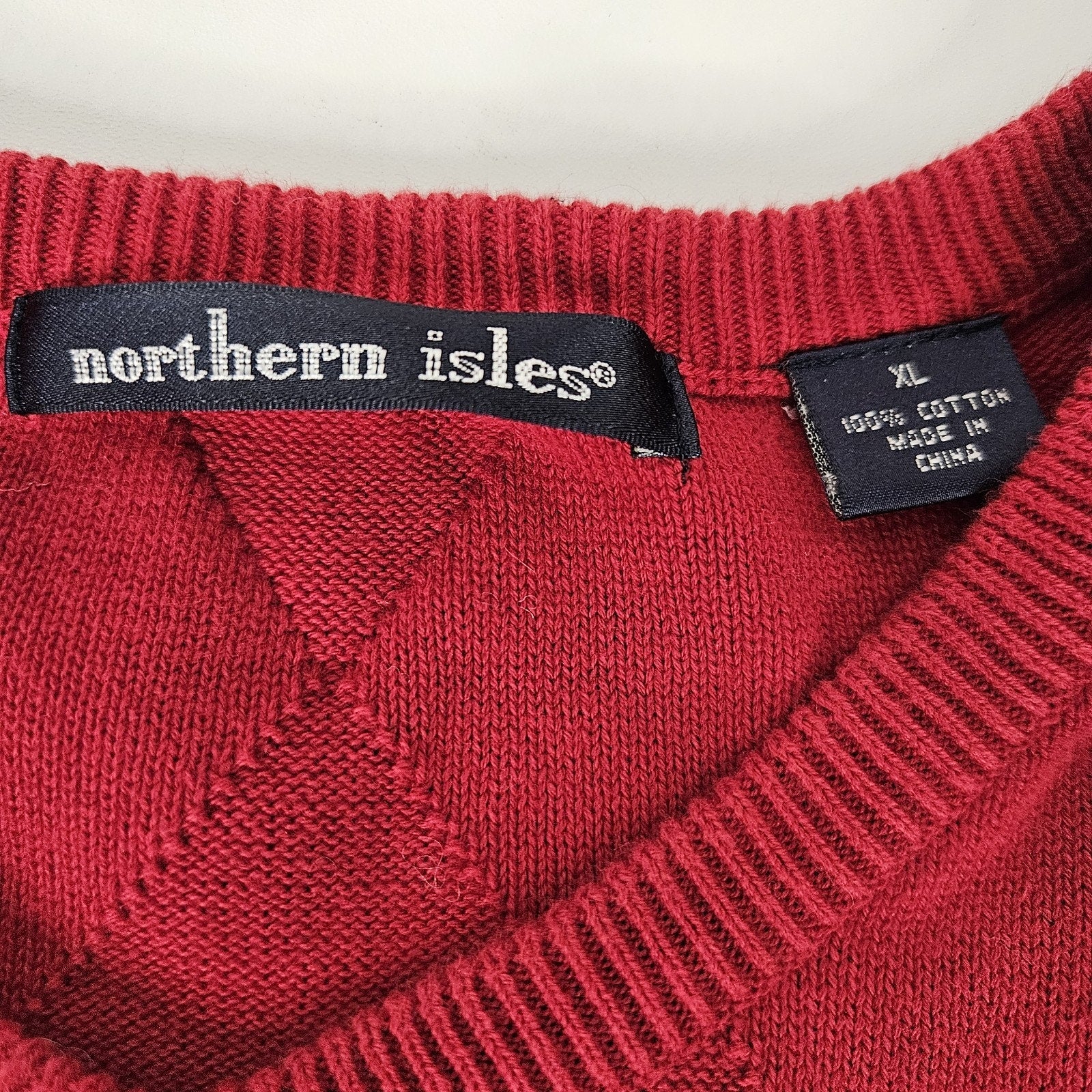 Mens XL Red Diamond Pattern V Neck Aerospun Cotton Pullover Lightweight Sweater