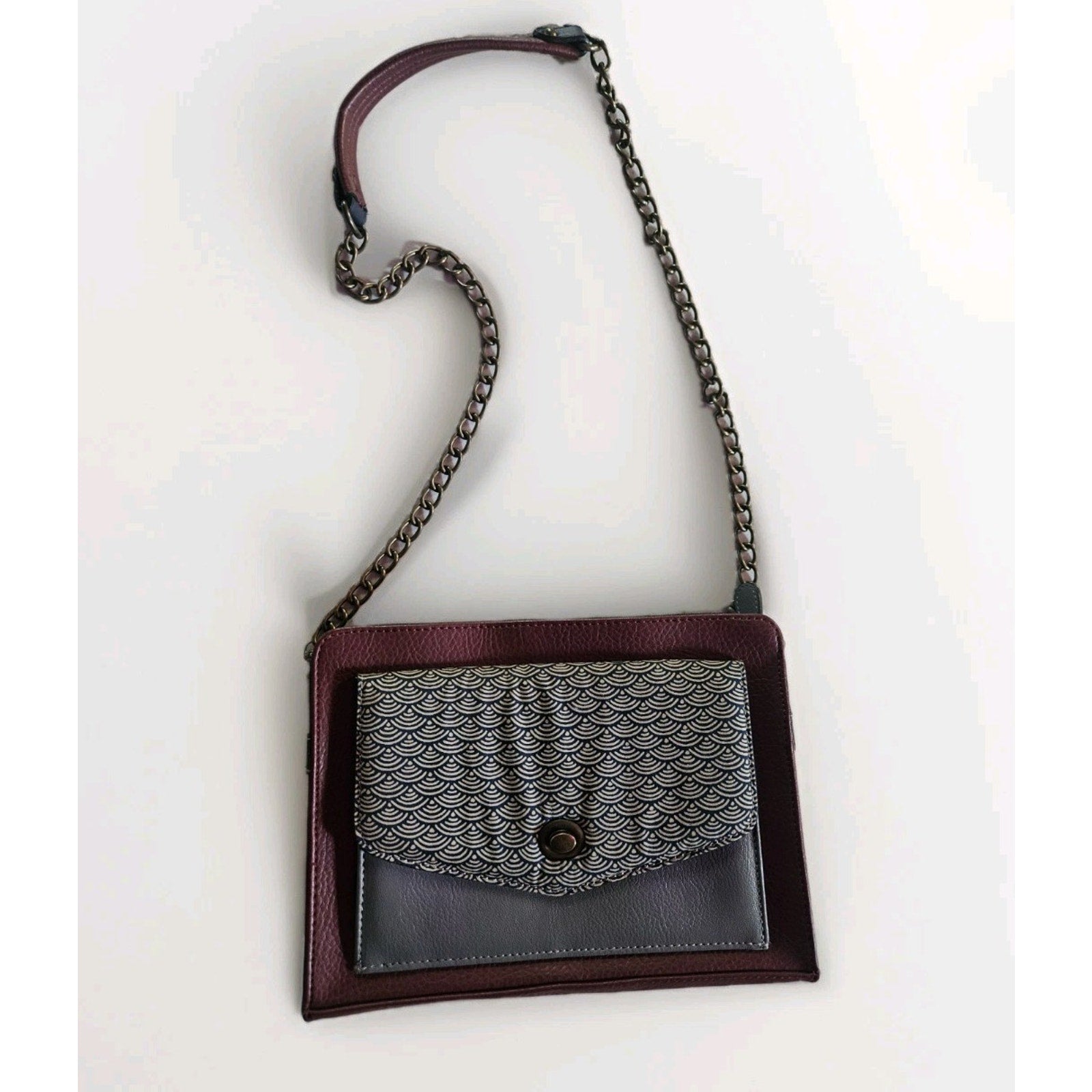Burgundy BoeJack Design Crossbody Purse w Chain Strap & Pattern