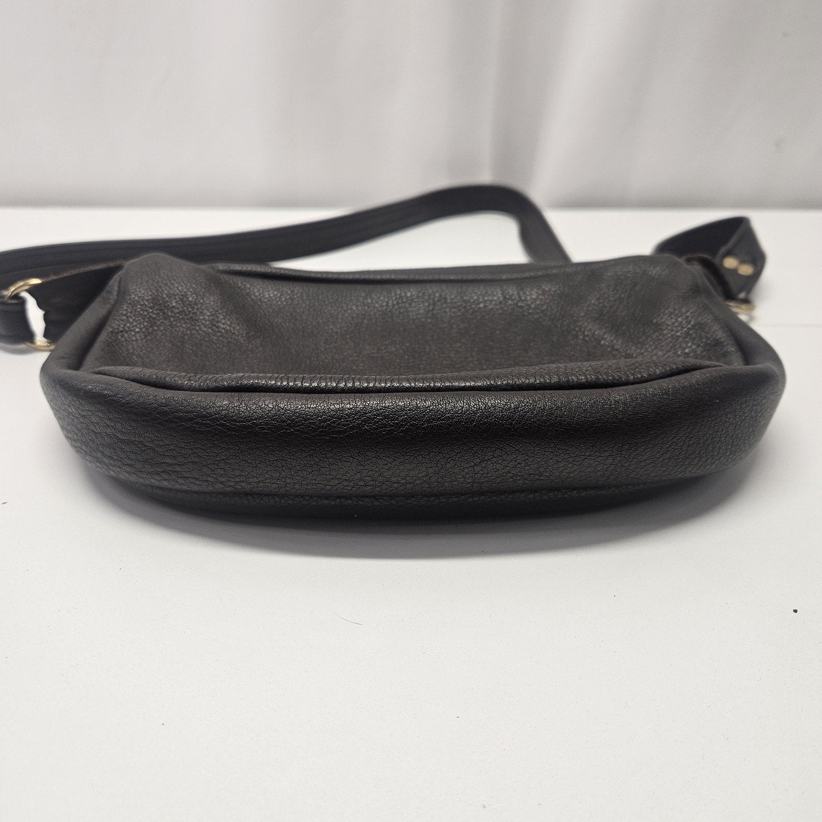 Vintage Chocolate Brown Leather Cross Body Crescent Purse Saddle Bag Classic