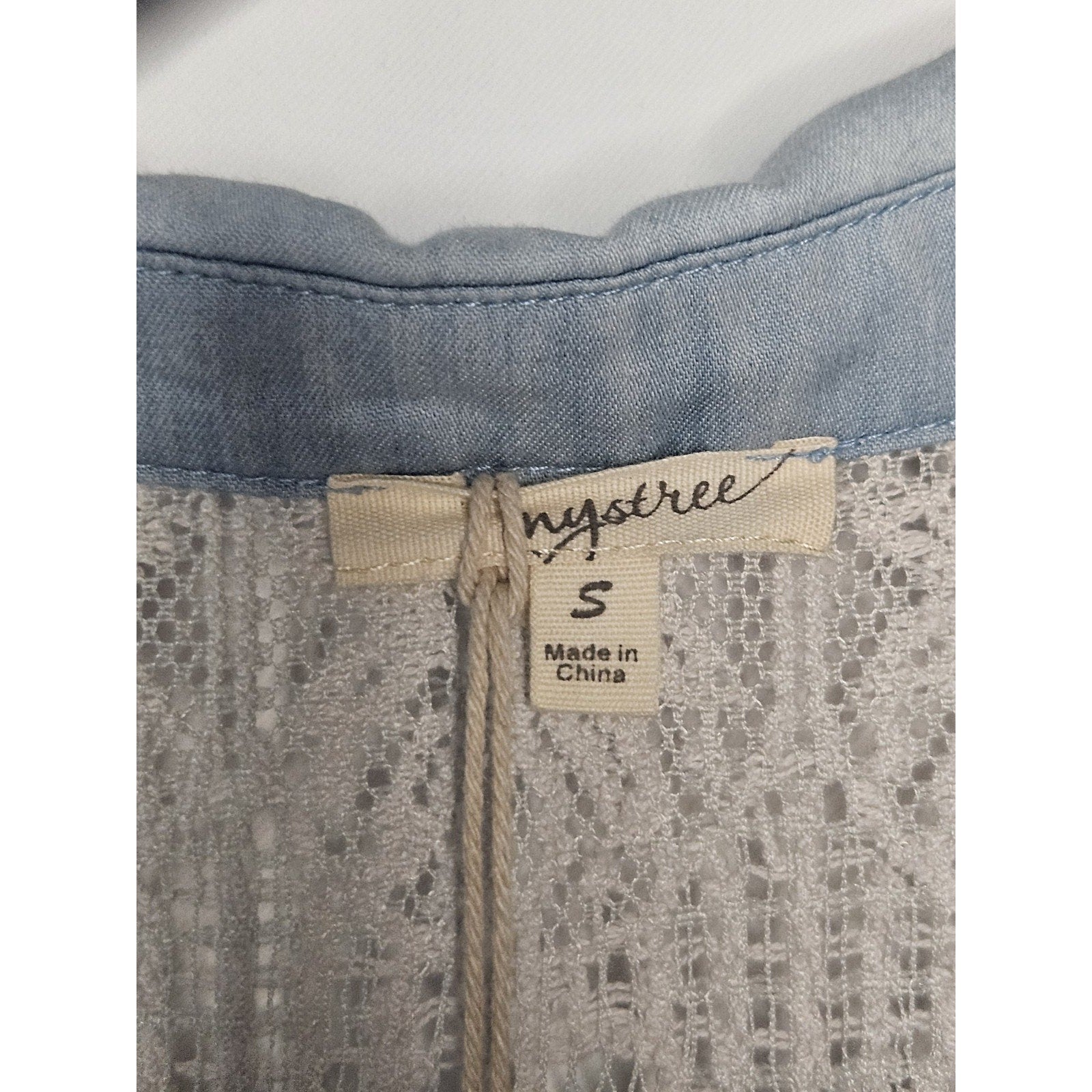 Mystree Chambray & Lace Button Up Shirt Size Small Boho Flowy Coastal NWT