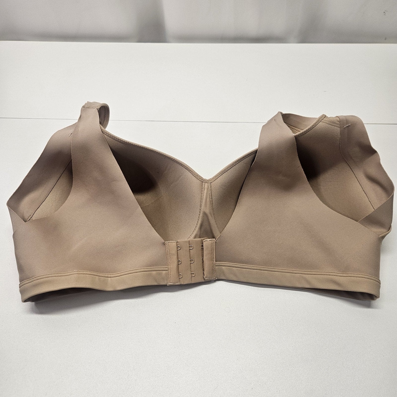 Warner’s Women Wireless With Lift Beige Bra Size 2XL Style 2231 Beige Color