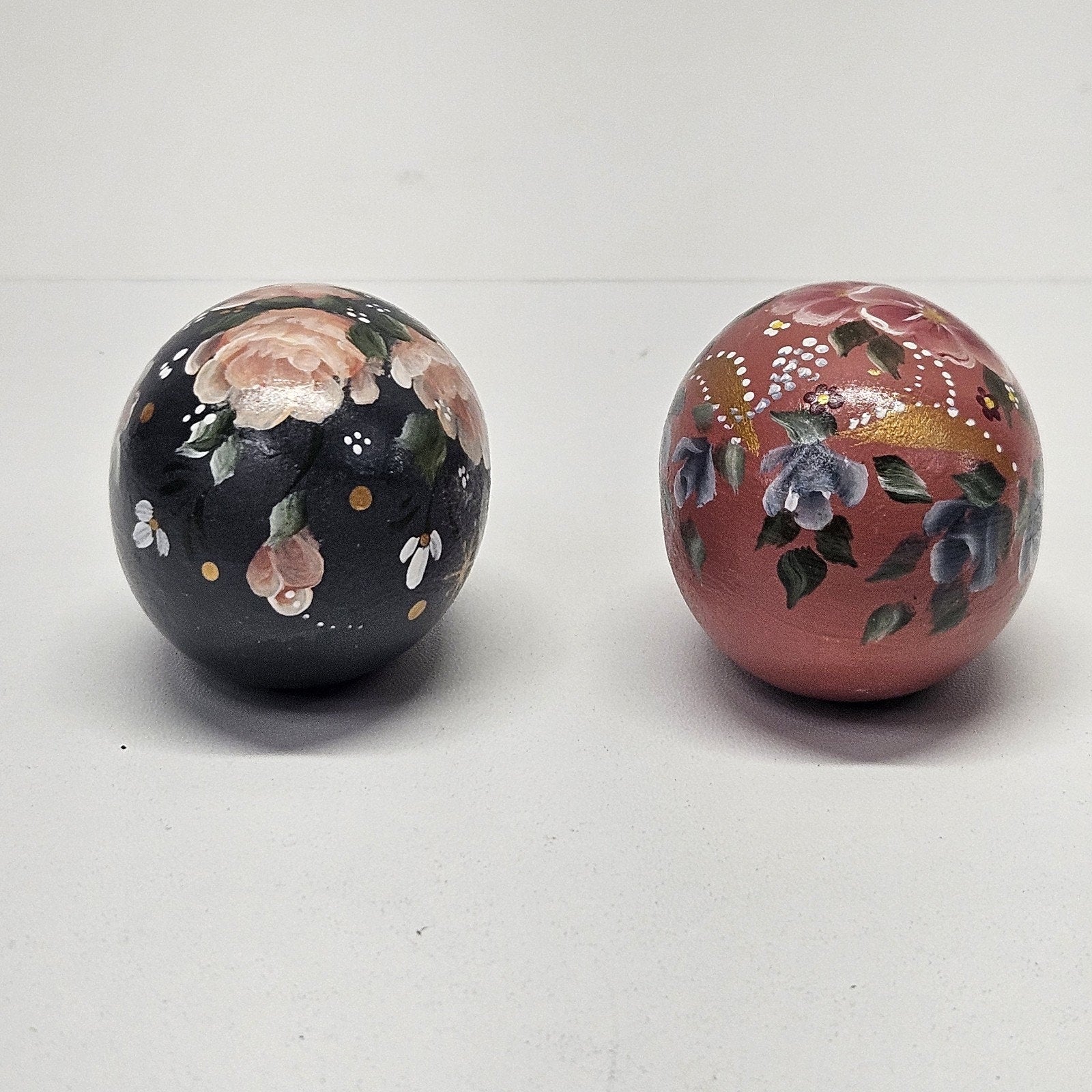 Vtg 92' Artist Signed Decorative Egg Figurine Set Hand Painted Easter Egg Floral