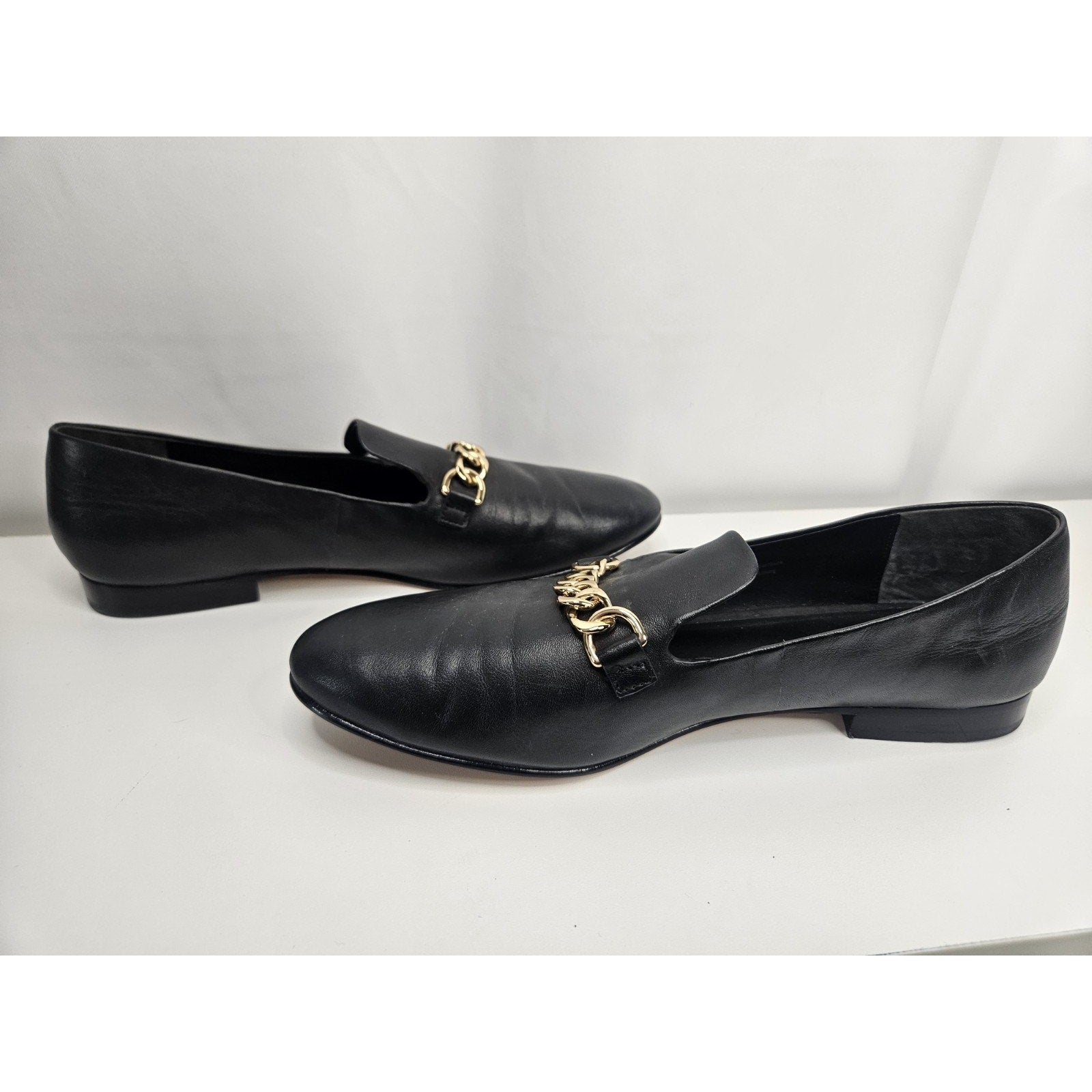 Via Spiga Women’s Leather Loafers Yania Size 7.5 M Black Gold Chain Link