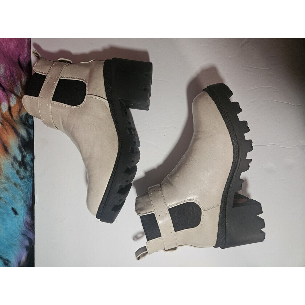Nicole Miller Chelsey Ivory Cream W Black Chunky Lug Boot Faux Leather Size 9