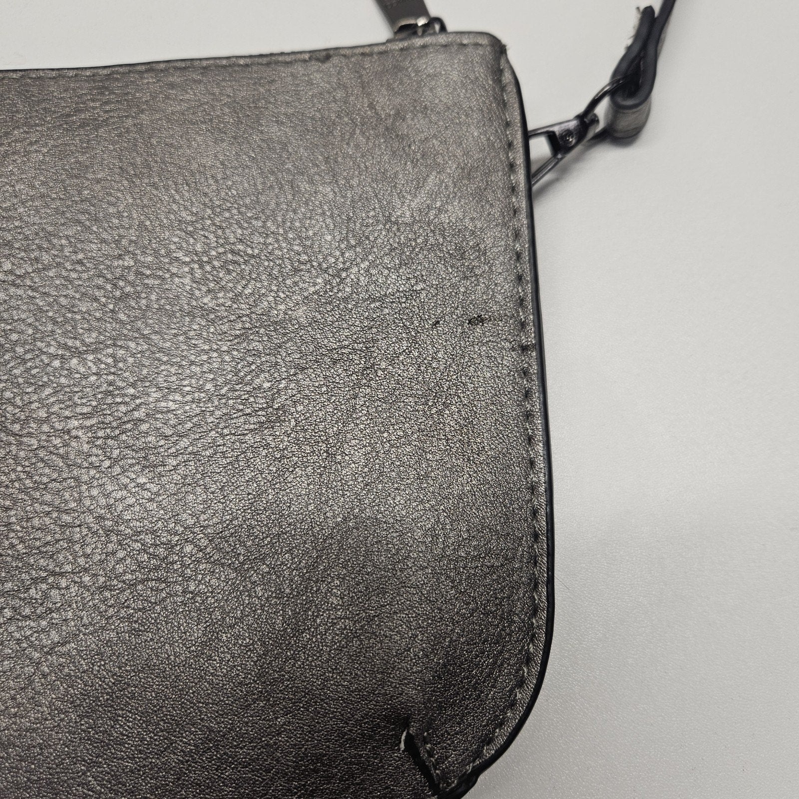 Jen & Co. Metallic Faux Leather Shoulder Bag Purse Multi Inner Pockets