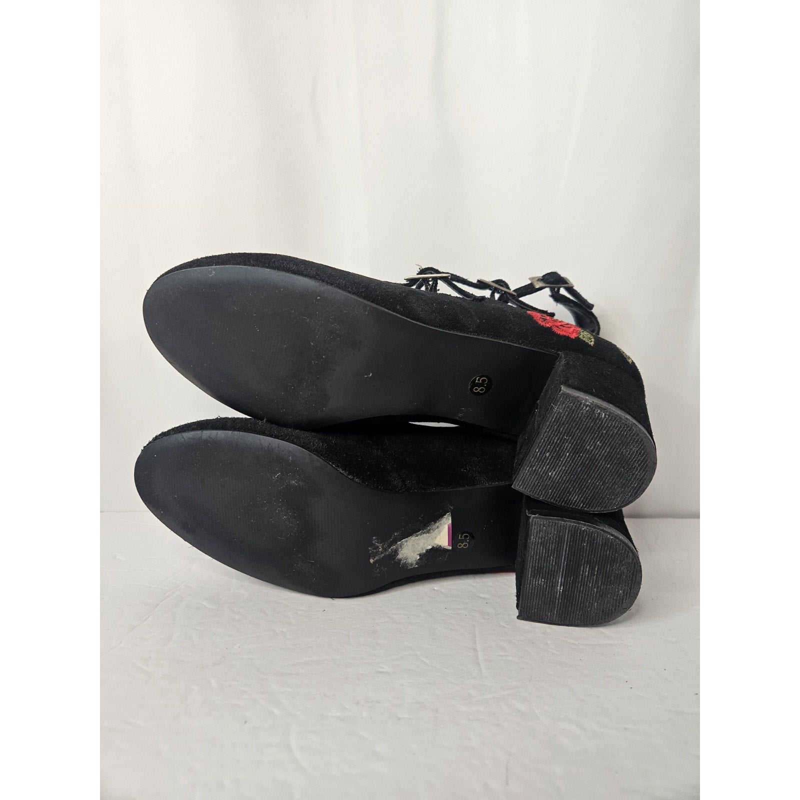 Steve Madden Black Suede Round Toe Pump Triple Adj Strap 2 Heel HEDLEY Size 8.5M