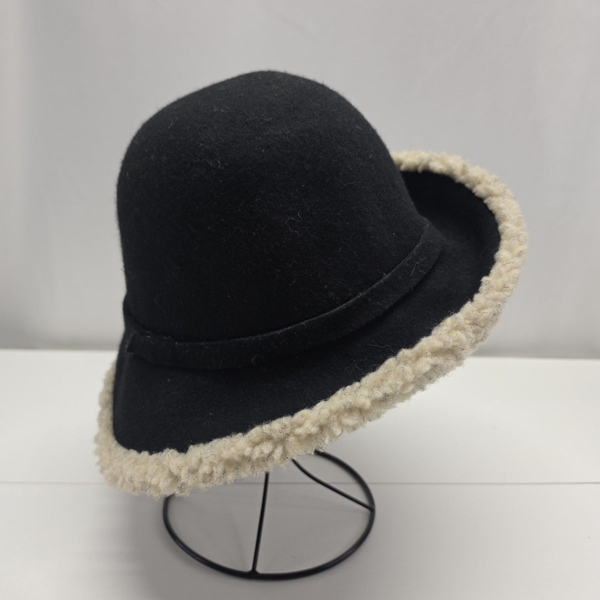 Vintage Black Wool Felt Cloche Bucket Hat Tan Contrasting Fuzzy Faux