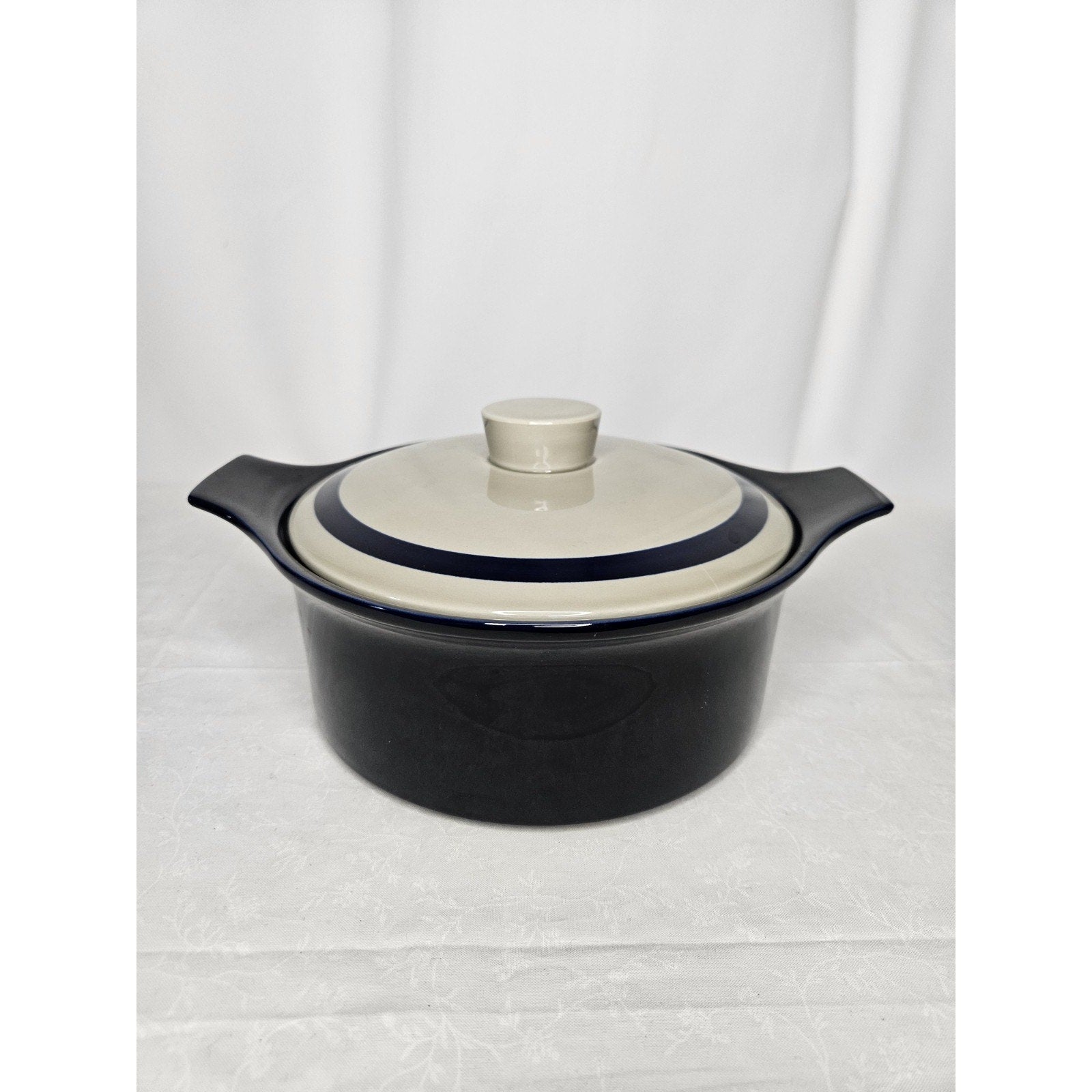 Vintage Celebrity Lexington Round 2 Quart Stoneware Casserole Dish Lid Blue