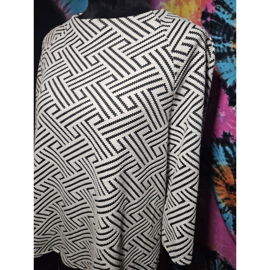 W5 L (Anthropologie) Black & White Geometric 3/4 Textured Blouse