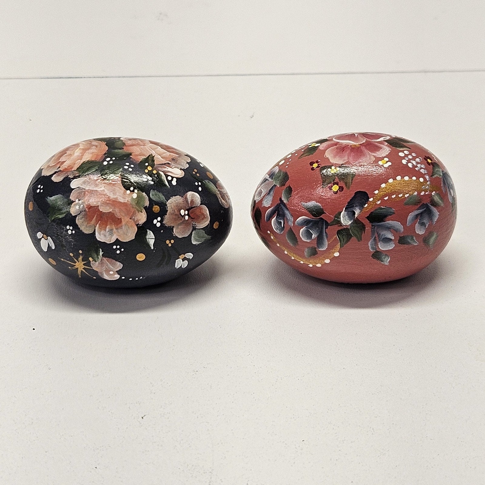 Vtg 92' Artist Signed Decorative Egg Figurine Set Hand Painted Easter Egg Floral