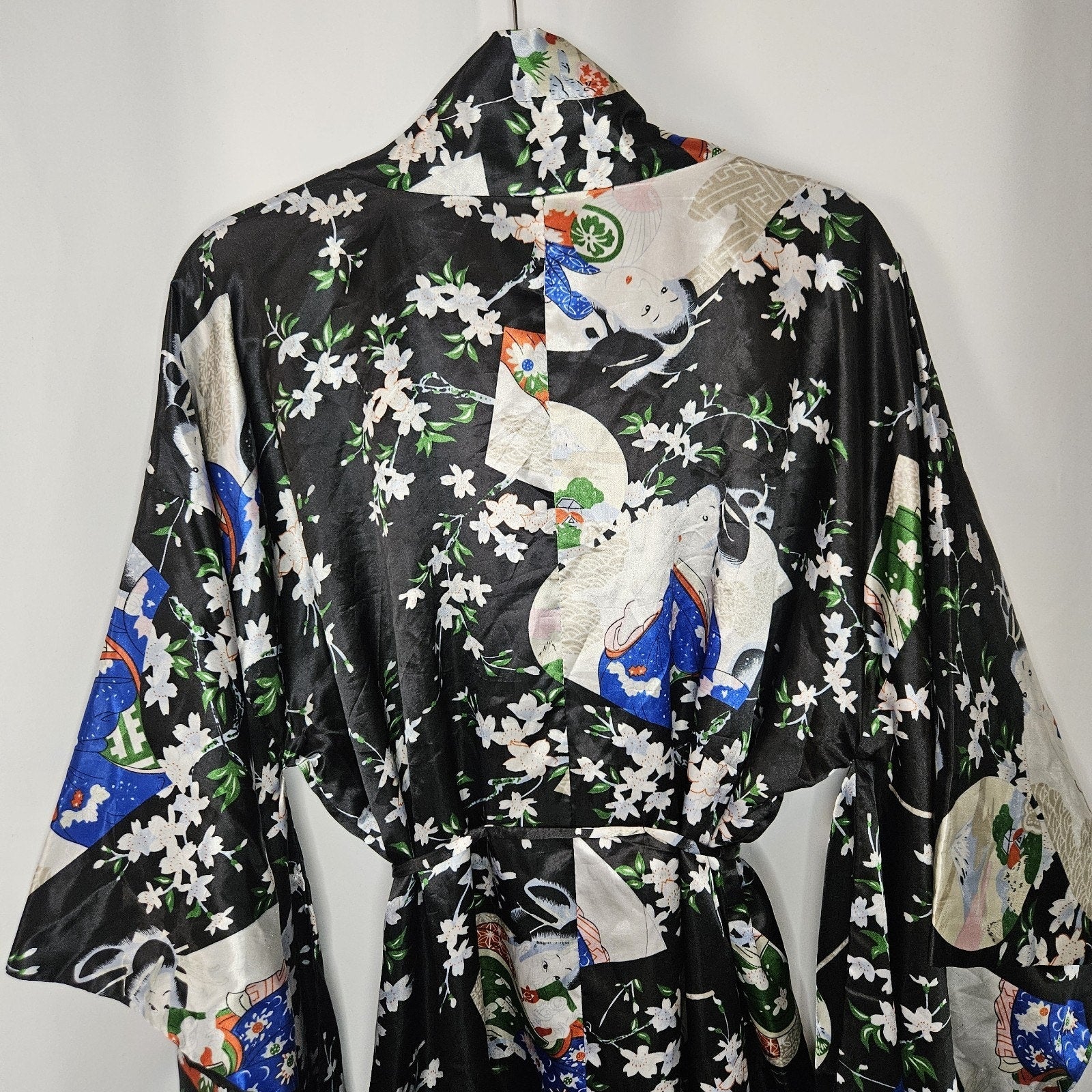 Vintage 80s Bo Er Xiu Pin Black and White Satin Geisha Print Kimono Robe
