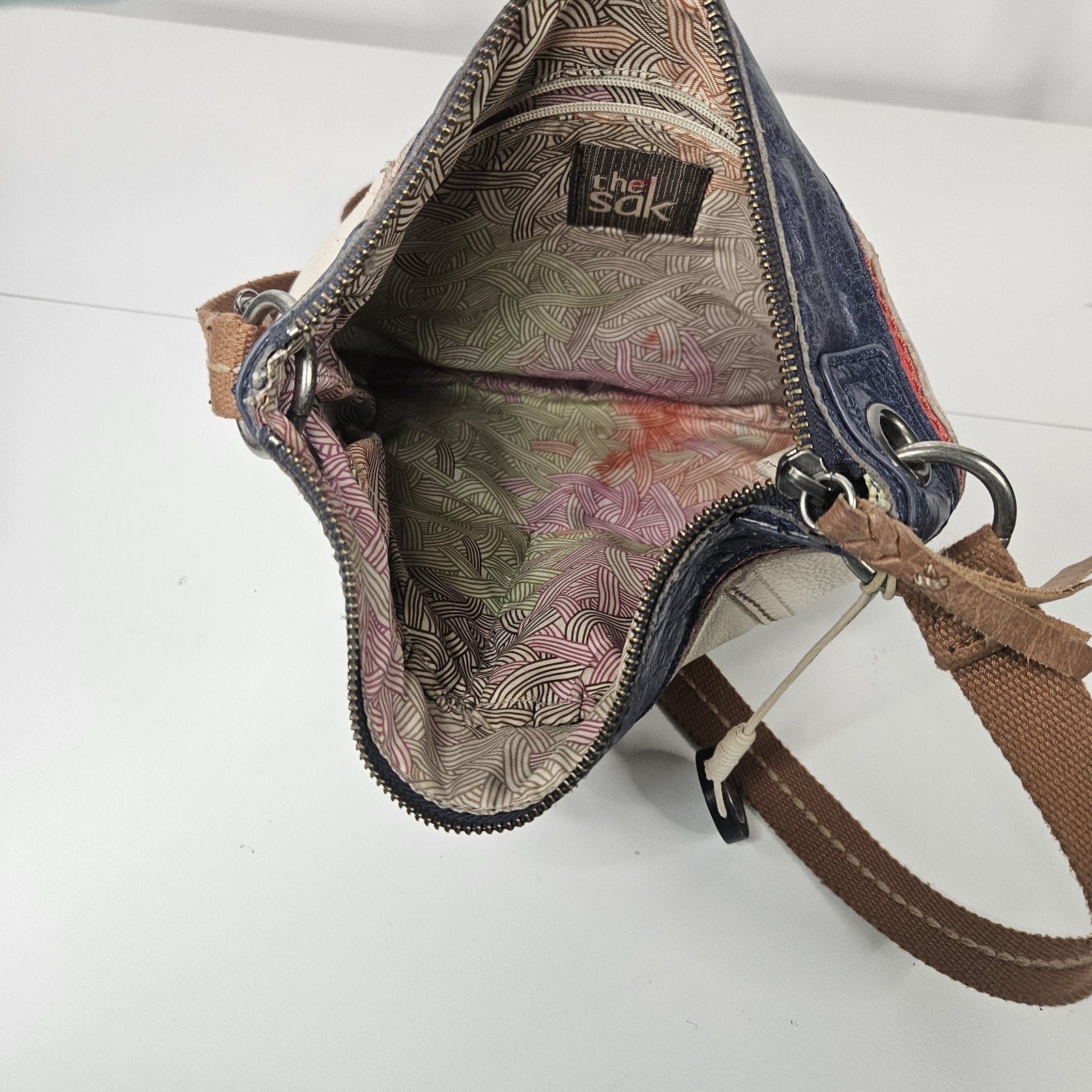 The Sak Pebbled Leather Crossbody Shoulder Handbag Webbed Strap Beige Kendra