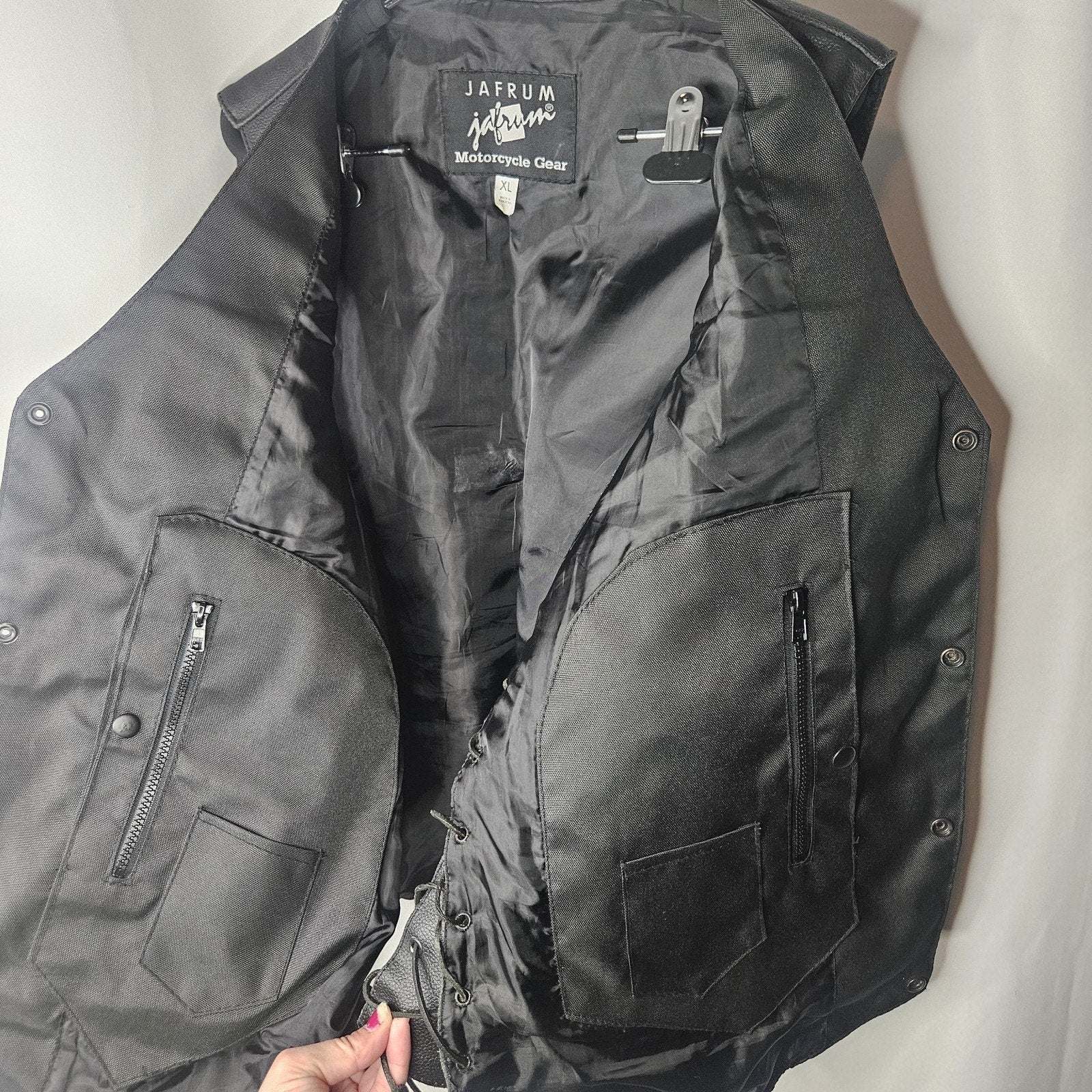 Jafrum Motorcycle Biker Black Leather Vest Side Laces Mens XL Inner Zip Pockets