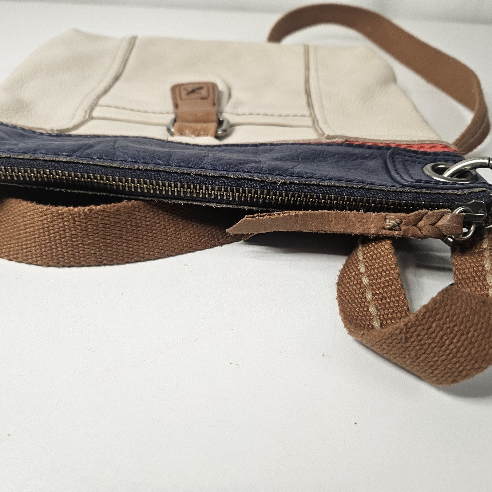 The Sak Pebbled Leather Crossbody Shoulder Handbag Webbed Strap Beige Kendra