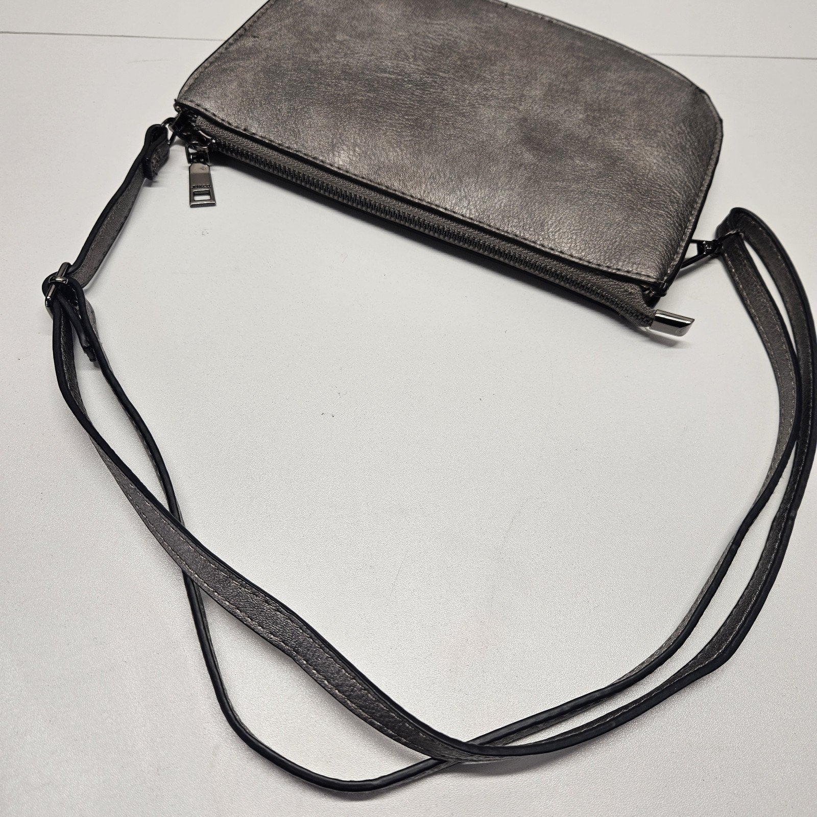 Jen & Co. Metallic Faux Leather Shoulder Bag Purse Multi Inner Pockets