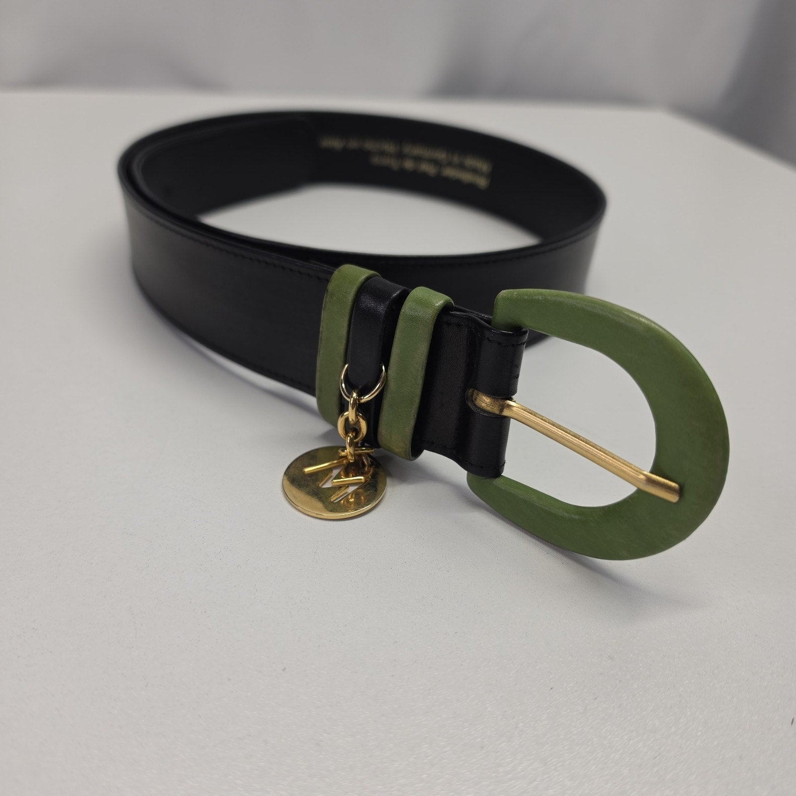 VTG Mondi Astor Rindleder Black Leather Belt Green Buckle Gold Charm Sz 38 Mod