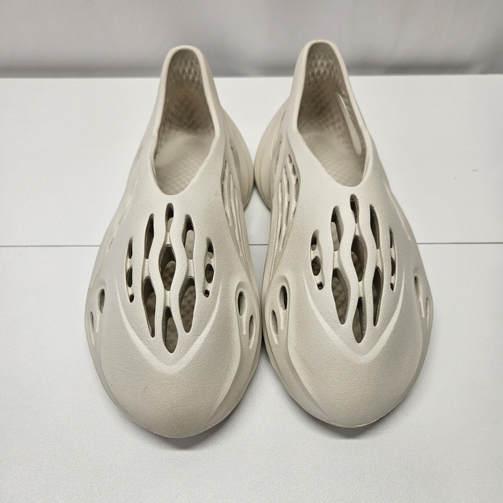 Adidas Yeezy Foam RNNR Sand Mens US 9 FY4567 Slide Unisex Comfort EUC