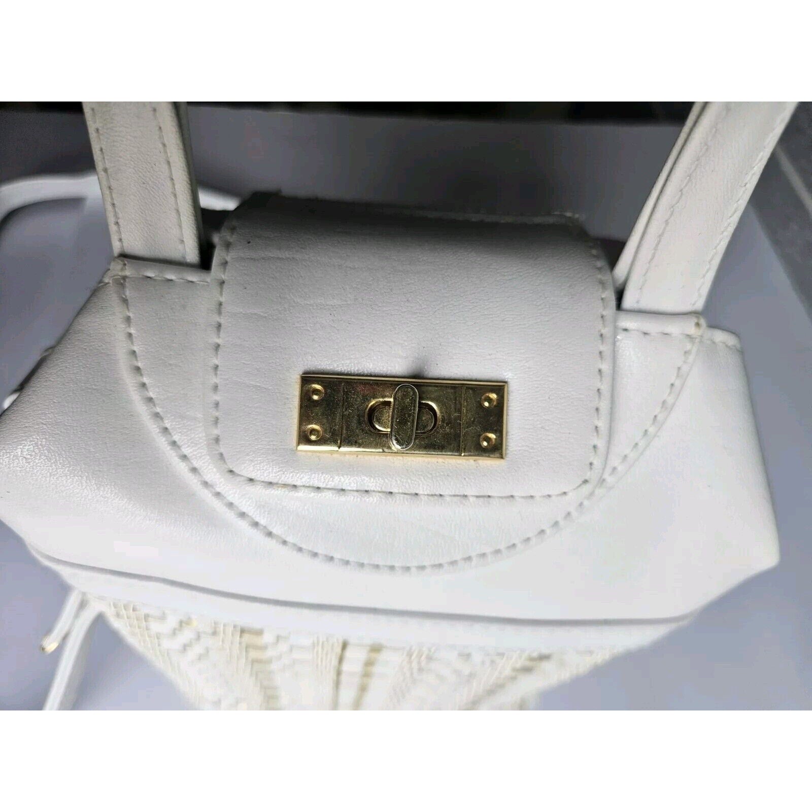 Cute Vintage 80's Warren Reed White and Gold Handbag with removable strap