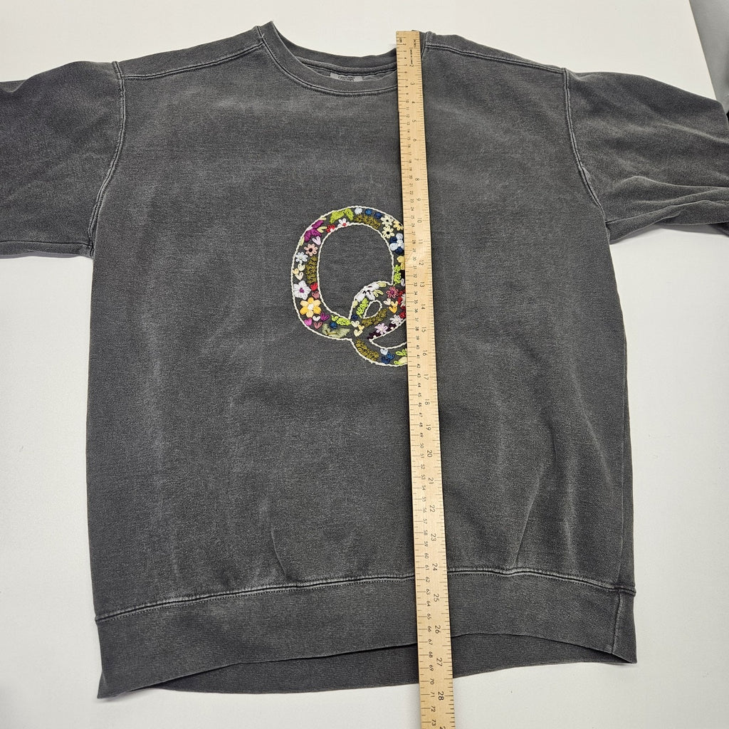 Comfort Colors Embroidered Q Sweatshirt Grey Size Large Crewneck