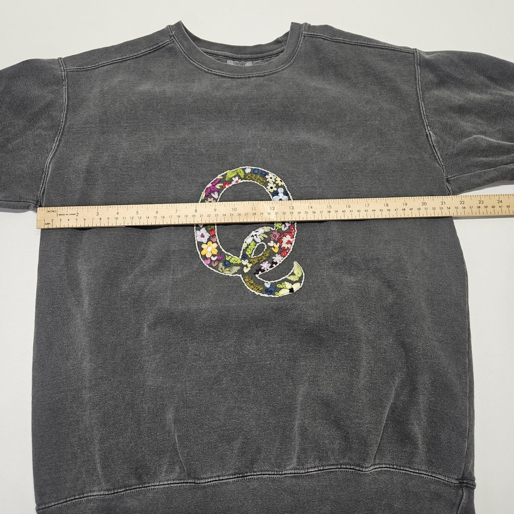 Comfort Colors Embroidered Q Sweatshirt Grey Size Large Crewneck