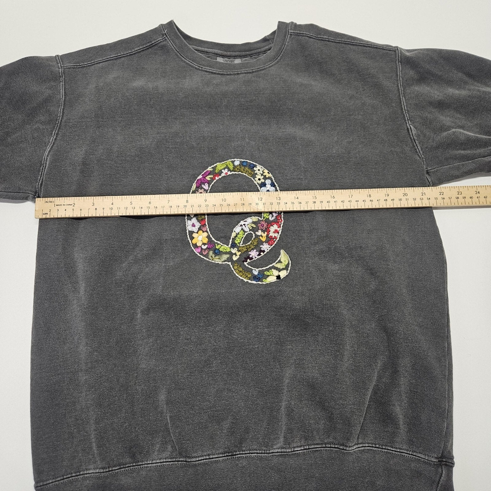 Comfort Colors Embroidered Q Sweatshirt Grey Size Large Crewneck