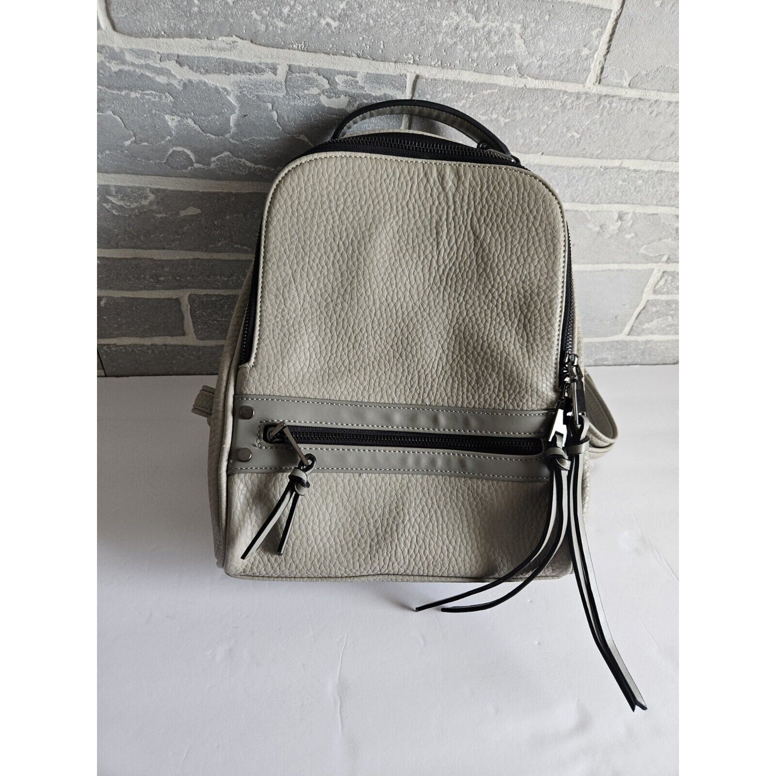 New WO Tags Moda Luxe Gray Mini Backpack Purse