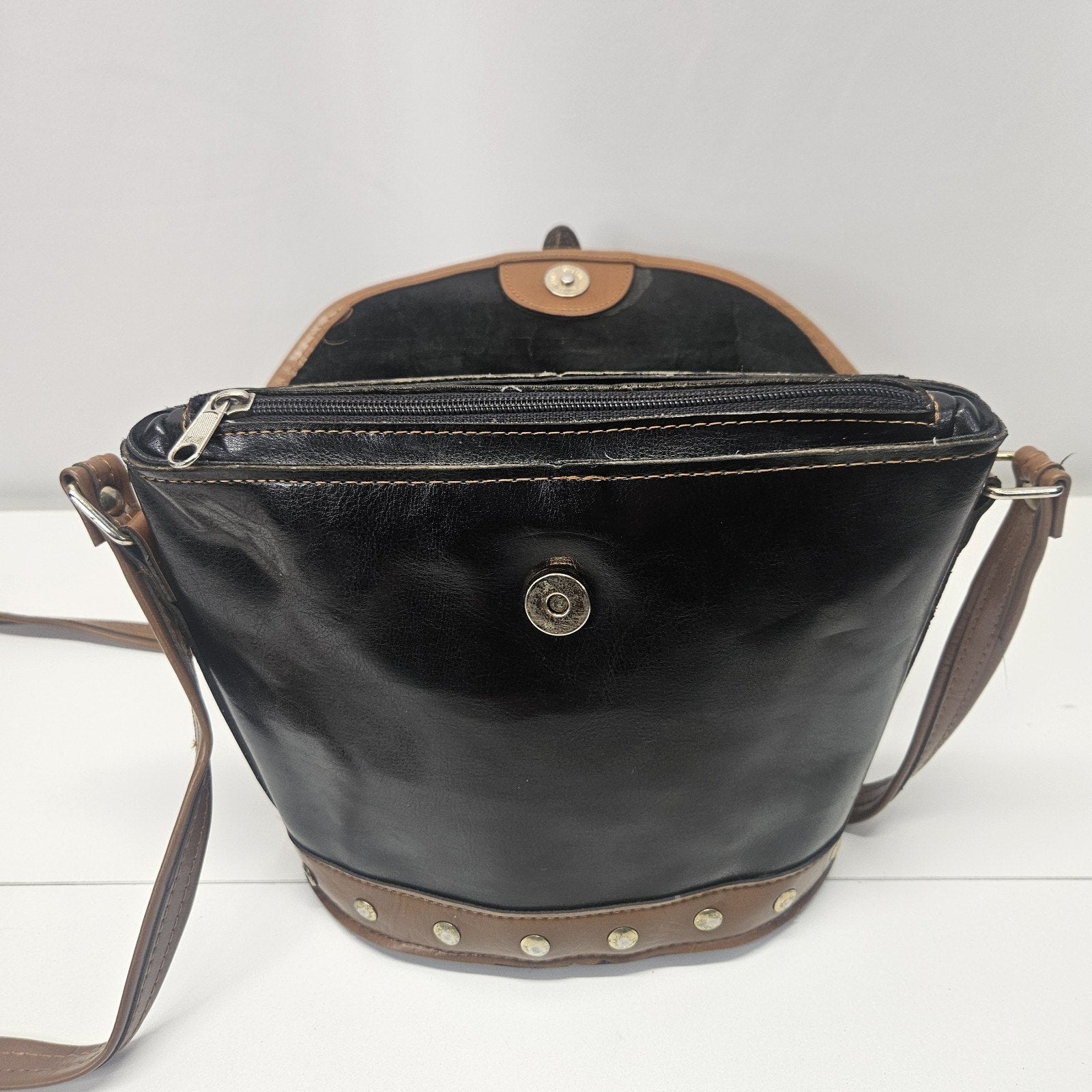 Vintage Black And Tan Leather Crossbody Shoulder Bag Purse Suede Liner Hong Kong