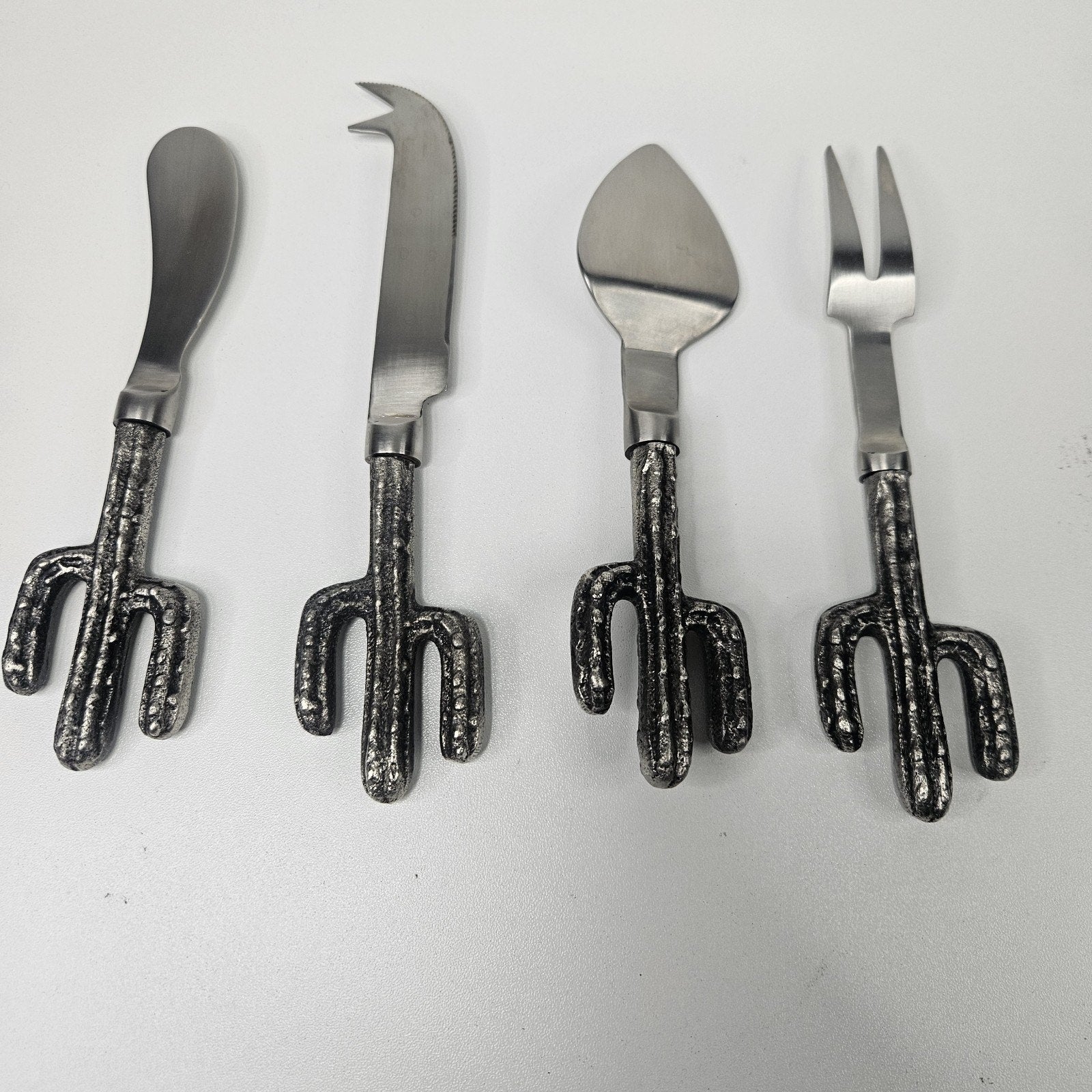 Set Of 4 Zinc Alloy Stainless Steel Cactus-Handle Cheese Knives Spreaders