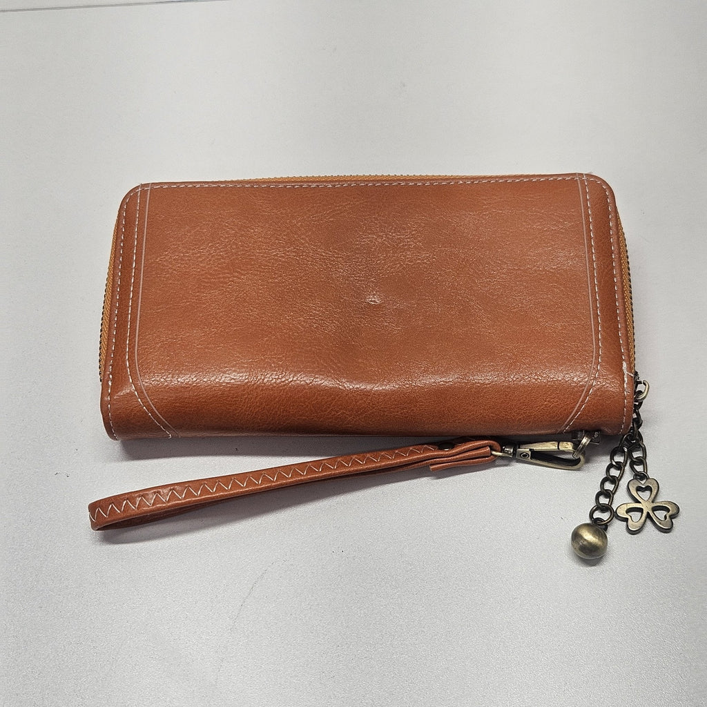LAVEMI Leather Wallet Wristlet Clutch Brown Boho Western-inspired Charms