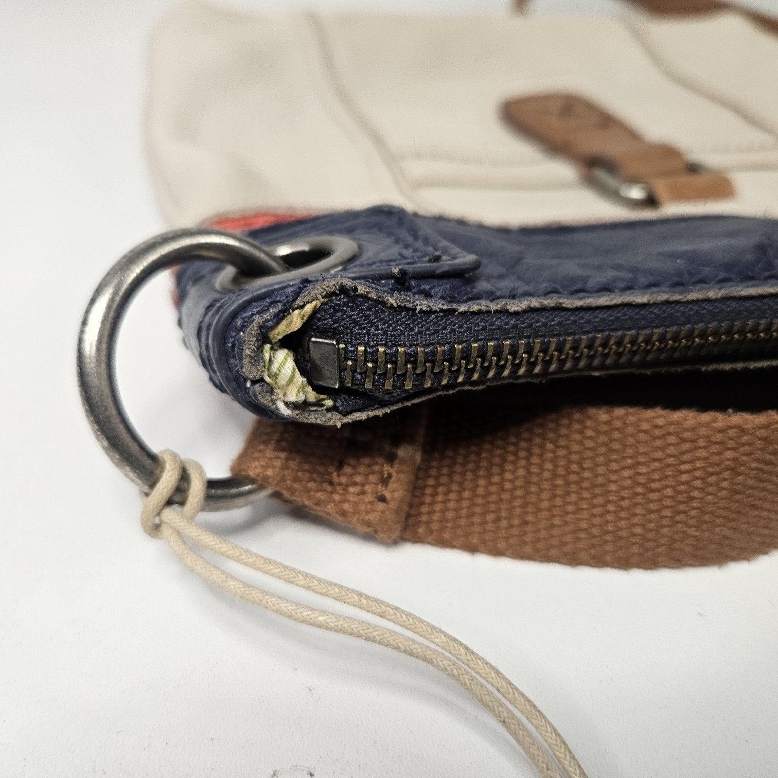 The Sak Pebbled Leather Crossbody Shoulder Handbag Webbed Strap Beige Kendra