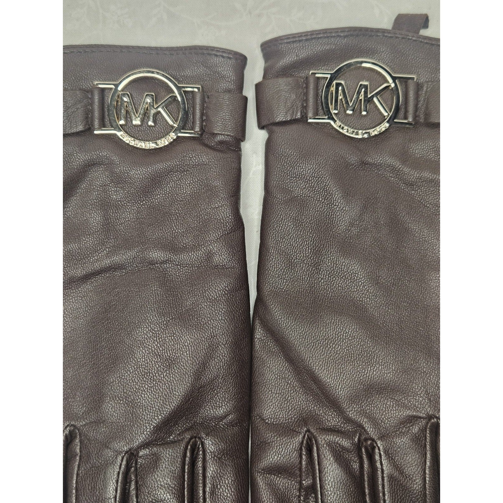 Michael Kors MK Brown Leather Circle Logo Size 7, Pre Owned, Retail Value $98