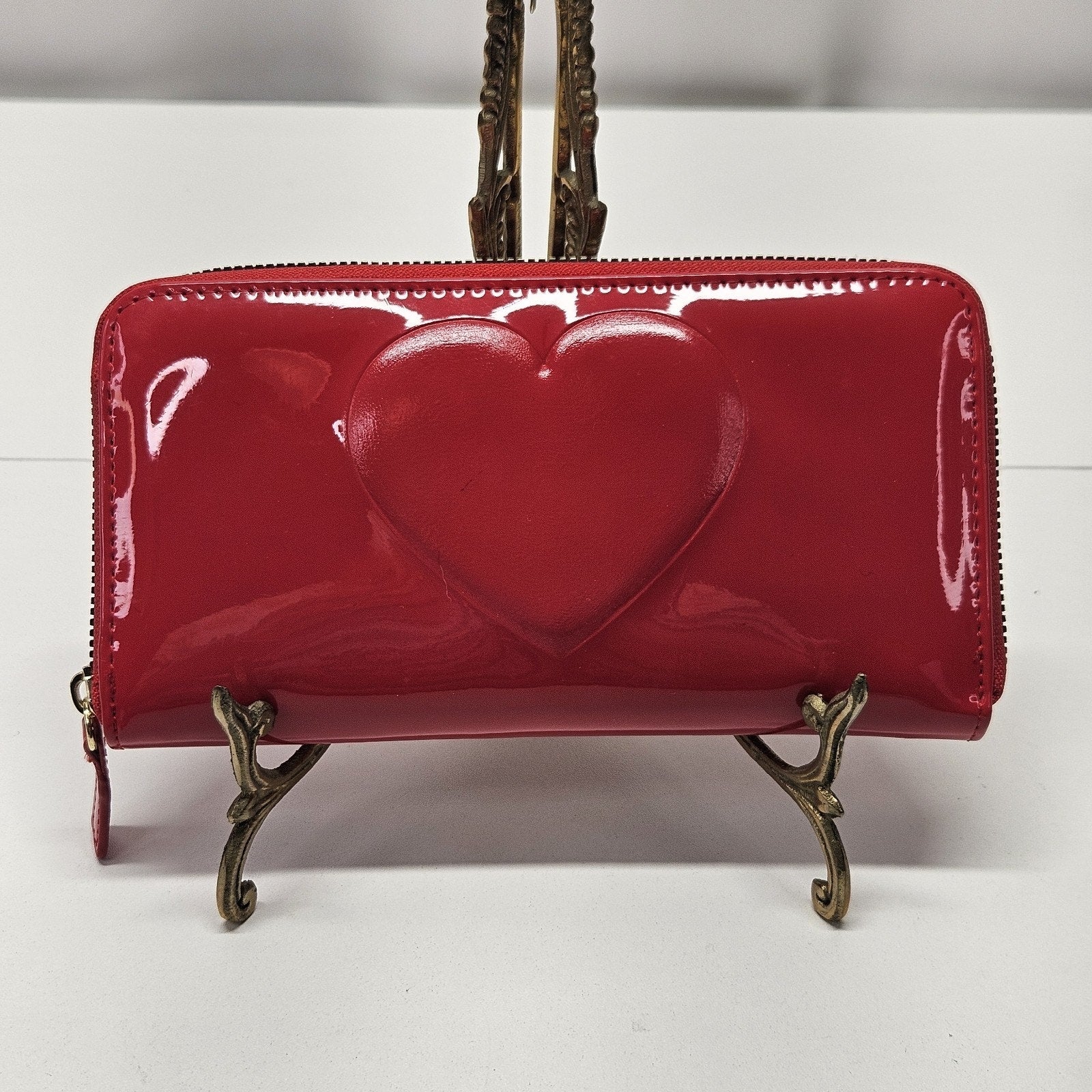 Luv Betsey Johnson Wallet Zip Around Leather Patent Raised Red Heart Whimsical