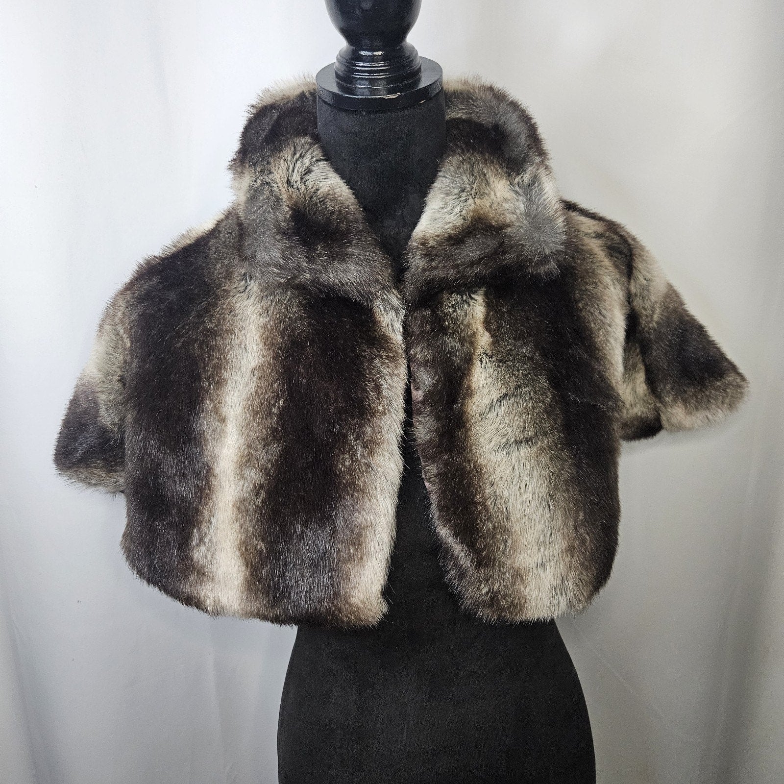 Y2K Charming Charlie Faux Fur Chinchilla Shrug Vest Cape One Size