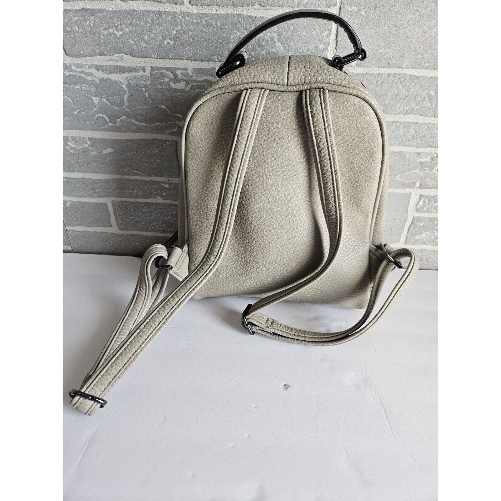 New WO Tags Moda Luxe Gray Mini Backpack Purse