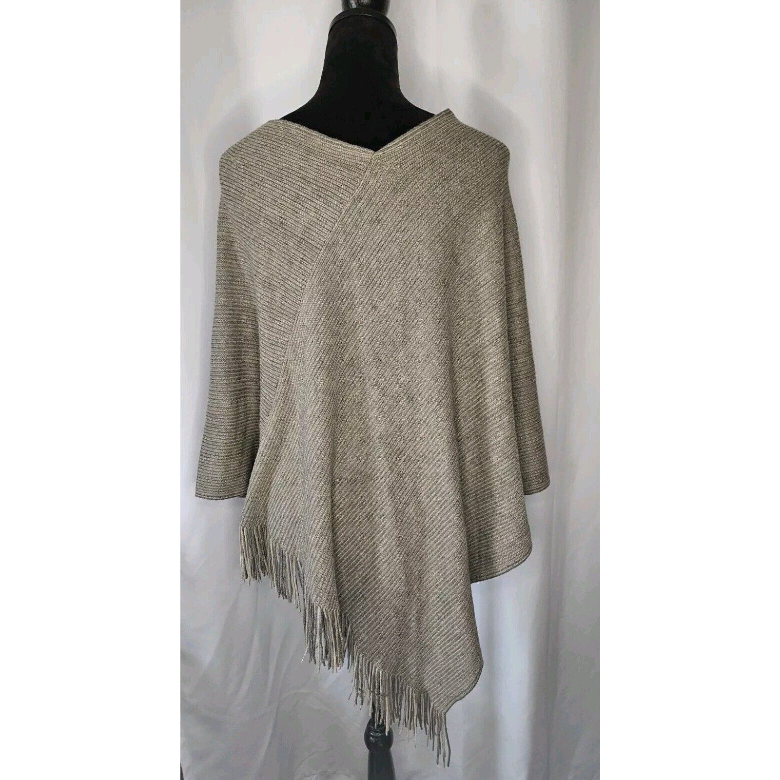 Steve Madden Women's Grey Tasseled Fringe Poncho Cape One Size Two-Tone