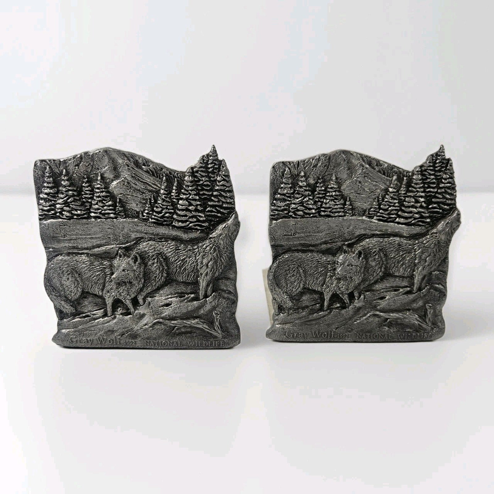 Vtg 90s Natural Wonder National Wildlife Foundation Grey Wolf Metal Bookends Set