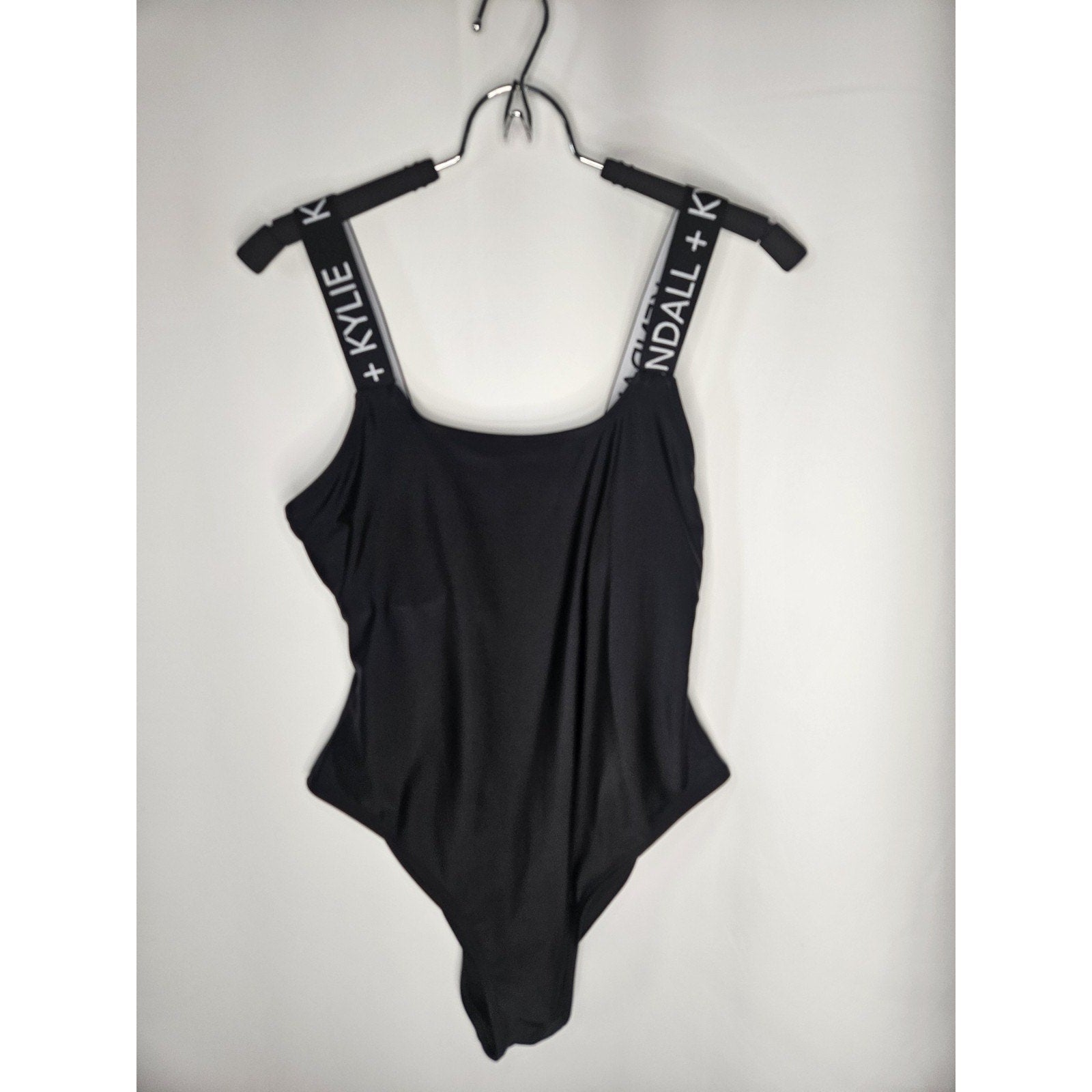 Kendall + Kylie 283915 Women's Band One-Piece Swimsuit, Size Large Classic