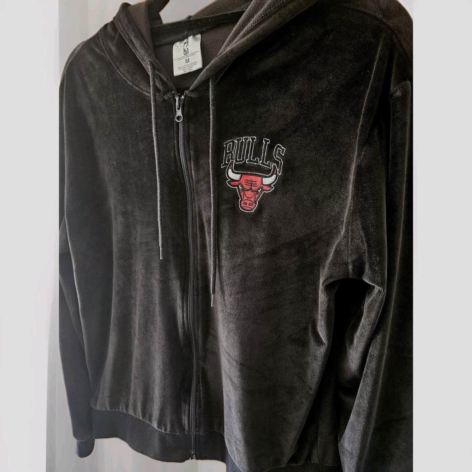 NBA Chicago Bulls Logo Full Zip Black Velour Track Jacket Womens Medium Red NWOT
