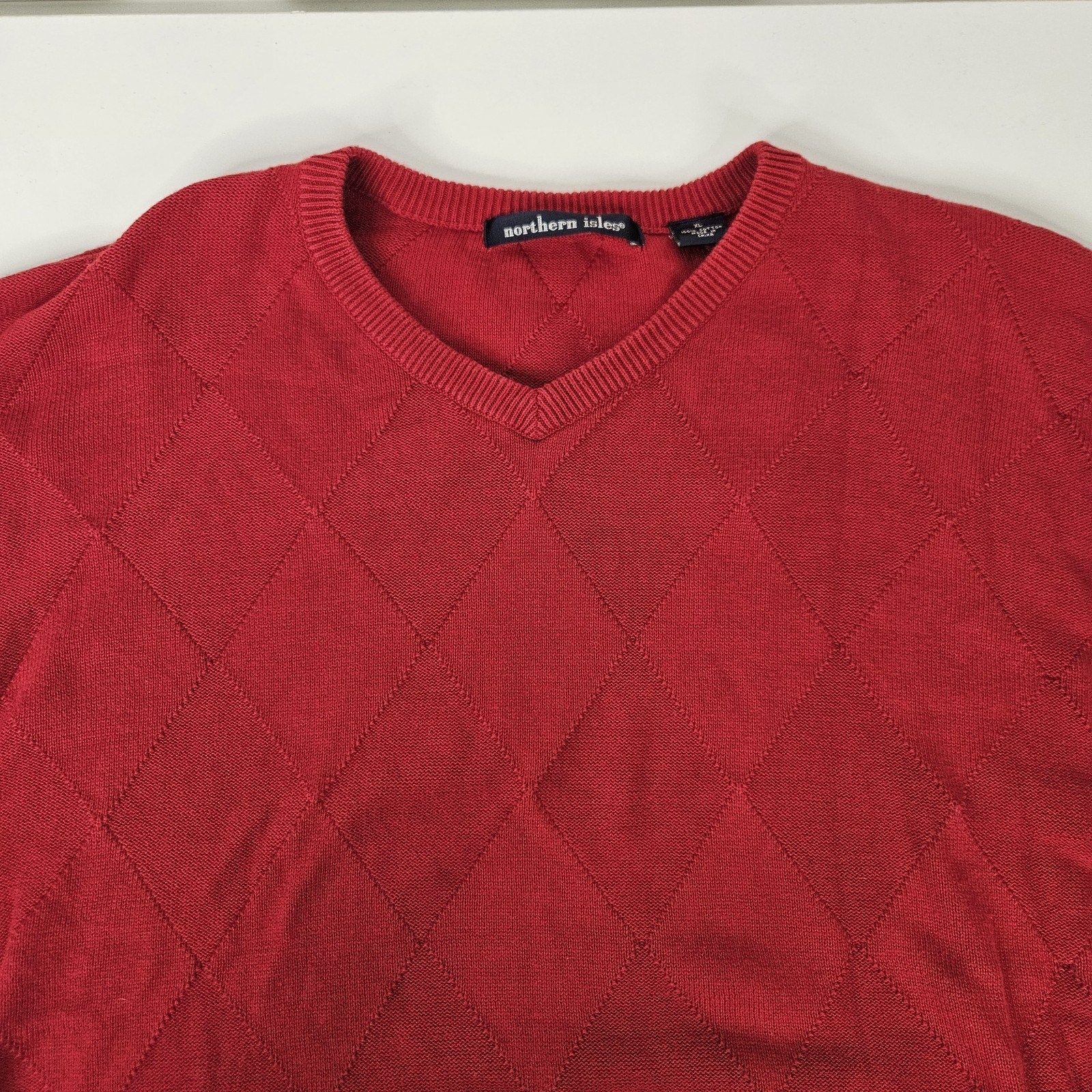 Mens XL Red Diamond Pattern V Neck Aerospun Cotton Pullover Lightweight Sweater