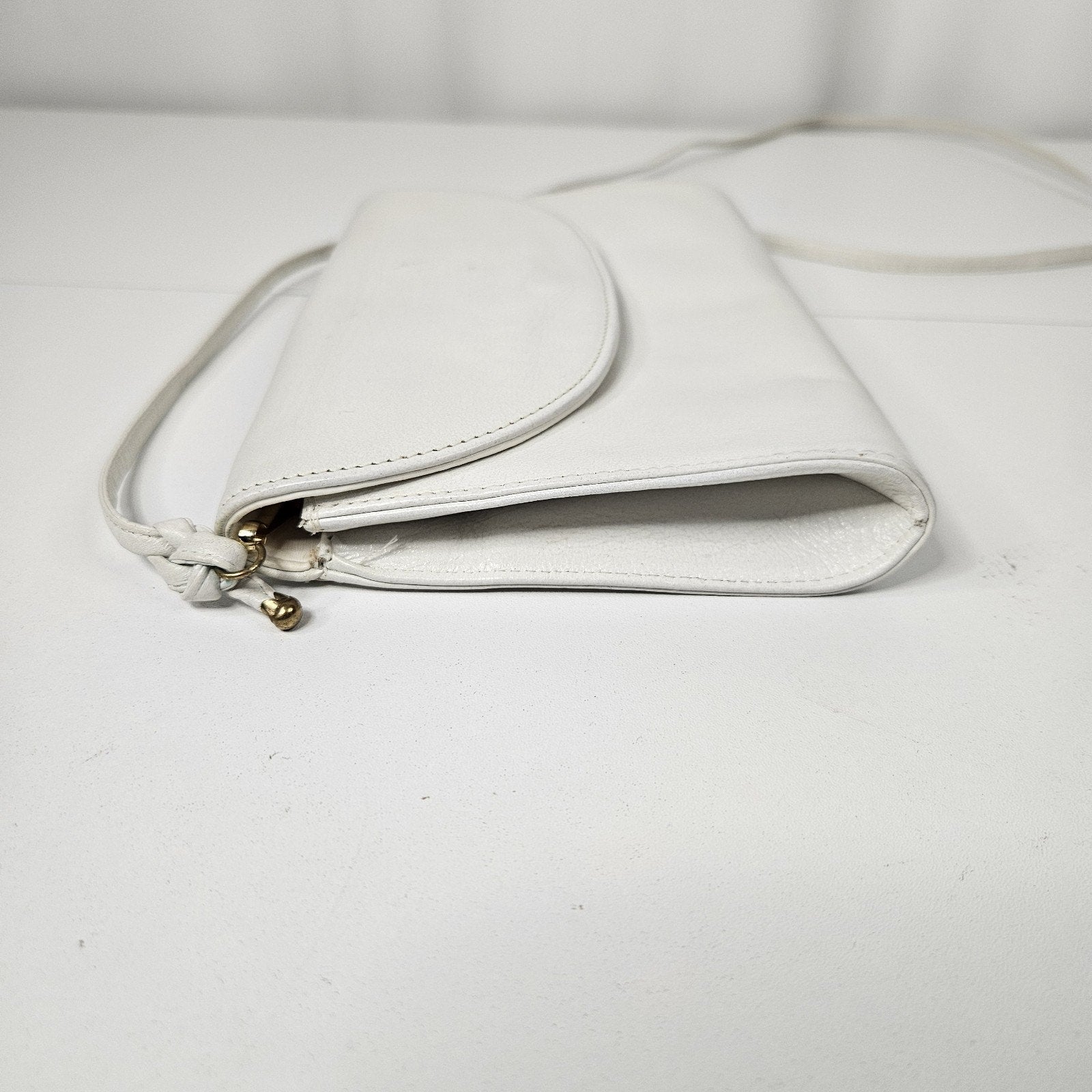 Vintage KORET 100% White Genuine Leather Crossbody Purse-B130 1960s Gold Tone