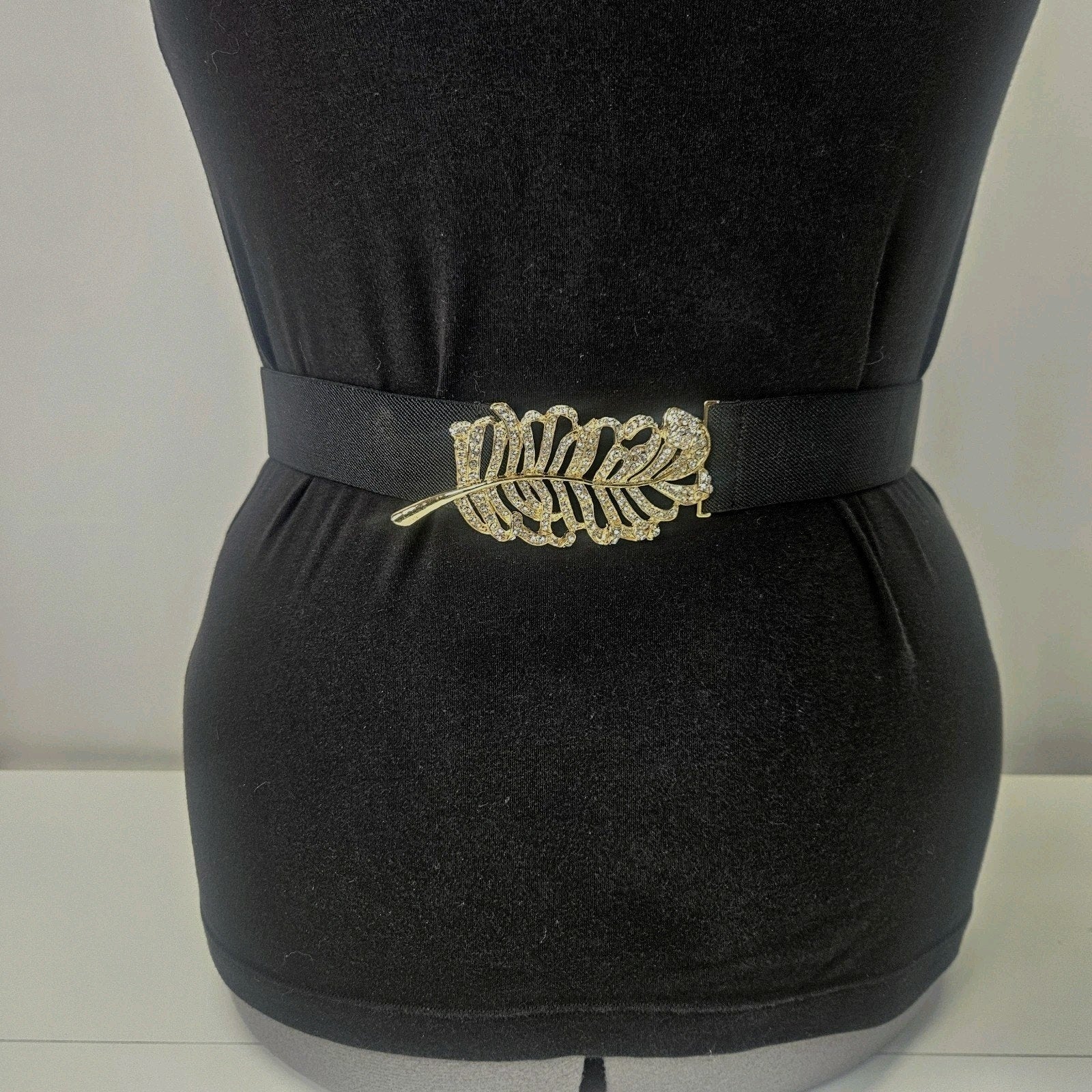 BCBG MAXAZRIA Womens Rhinestone Leaf Stretch Ajustable Waist Belt Size Small